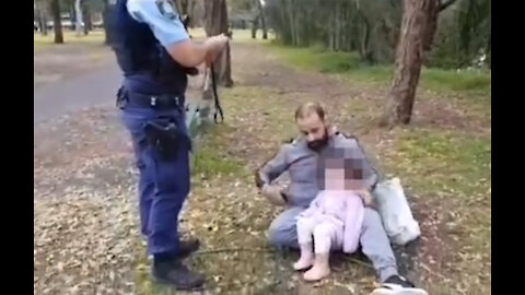 NAZIstralia: Cops arrest man for not wearing mask, confused daughter sits on father´s lap