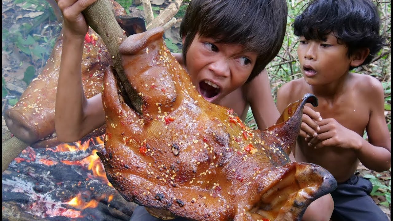Primitive Technology - Eating delicious - Cooking pig head