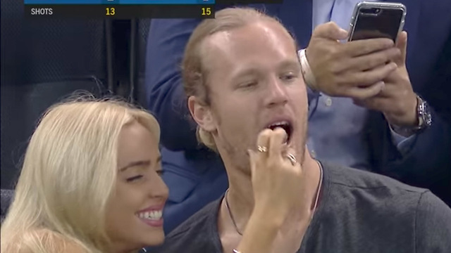 Mets Pitcher Gets Mouth-Fingered by His Girlfriend