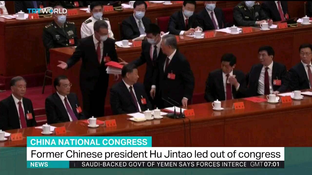 Hu Jintao arrĂȘter ! Xi jinping prend sa place et s'assoit
