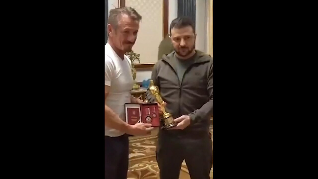 Ukraine President Given Oscar by Actor Sean Penn