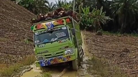 Jalan xtrim truck bergoyang