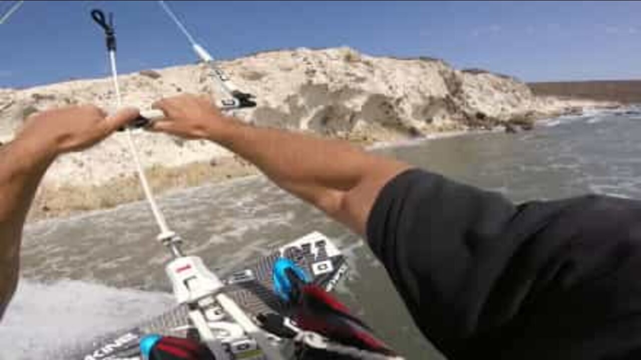 A adrenalina de praticar kitesurf na primeira pessoa!