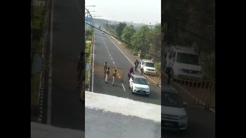 एक बहुजन से इतना डर की एयरपोर्ट पर पूरी पुलिस फोर्स बैठा दी। अधिकार मांगने पर मेरे भाइयों की गाड़