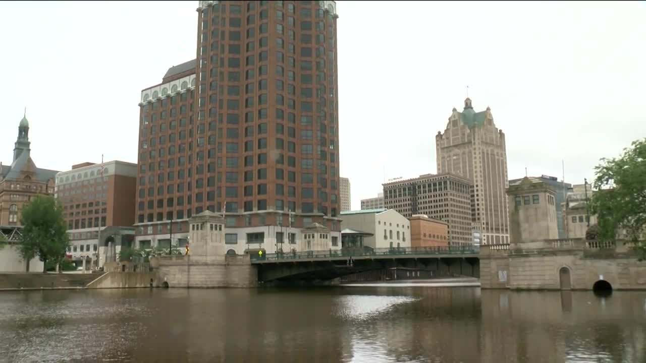 River cleaners express concern over bottles placed on beams under Milwaukee bridges