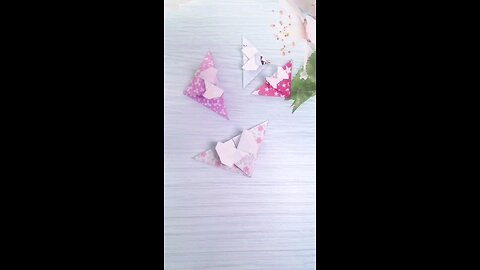 My attempt at fancying up my messy bookmarks. This origami book tag is as cute as it is practical!