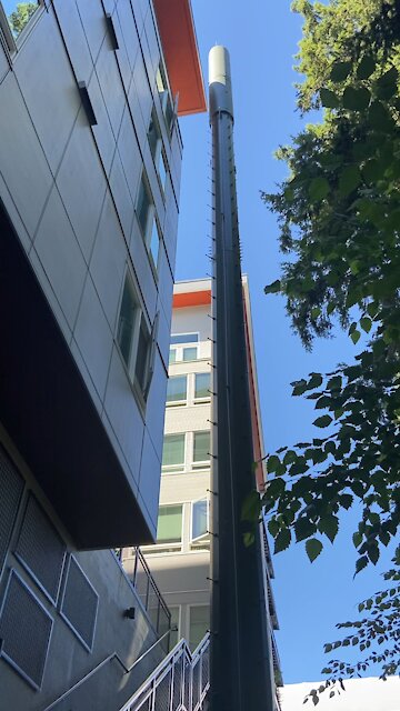 🖐G tower beside residences