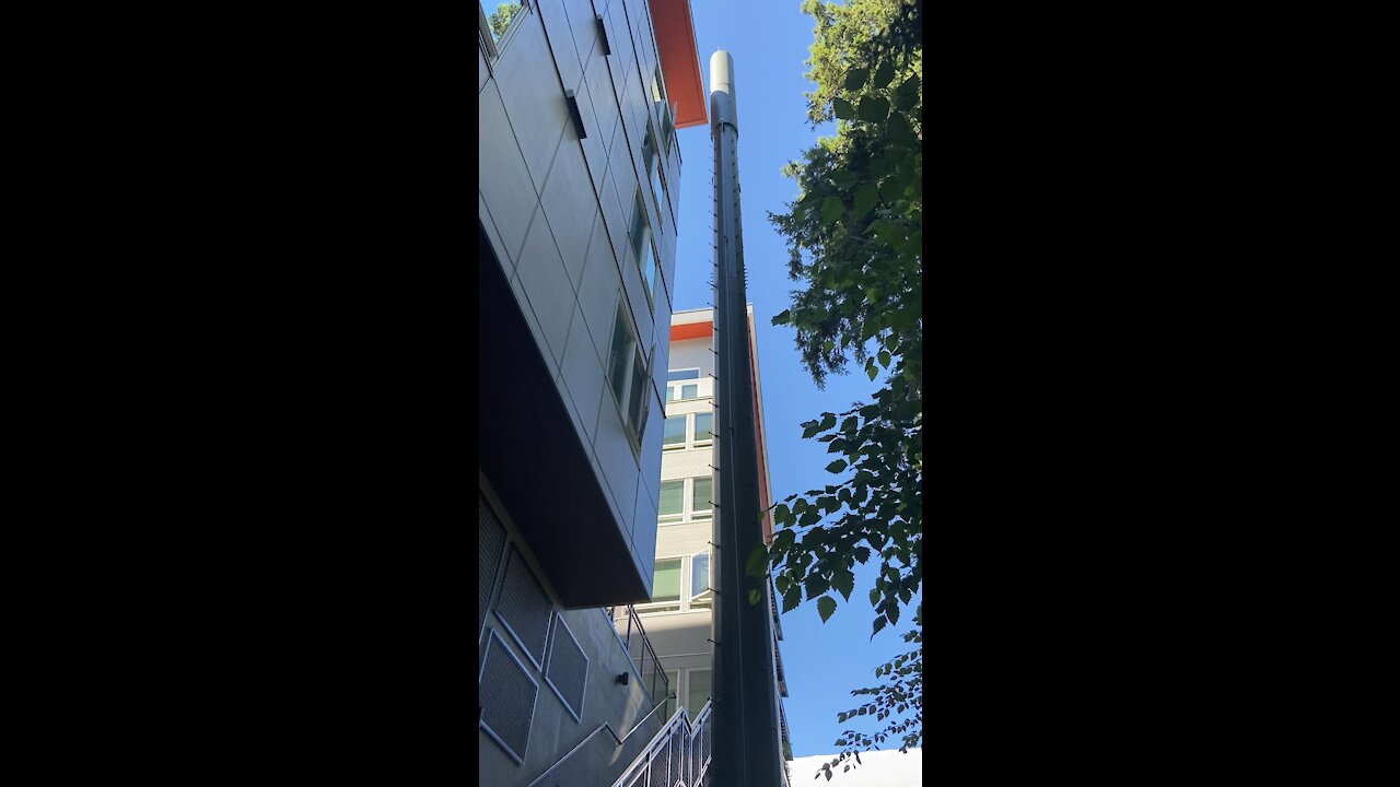 🖐G tower beside residences