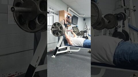 415lbs Raw Bench, Crazy 🤪 old man