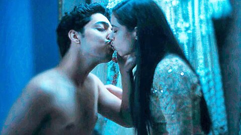 The Fame Game / Kissing Scene — Amara and Madhav (Muskkaan Jaferi and Gagan Arora)"