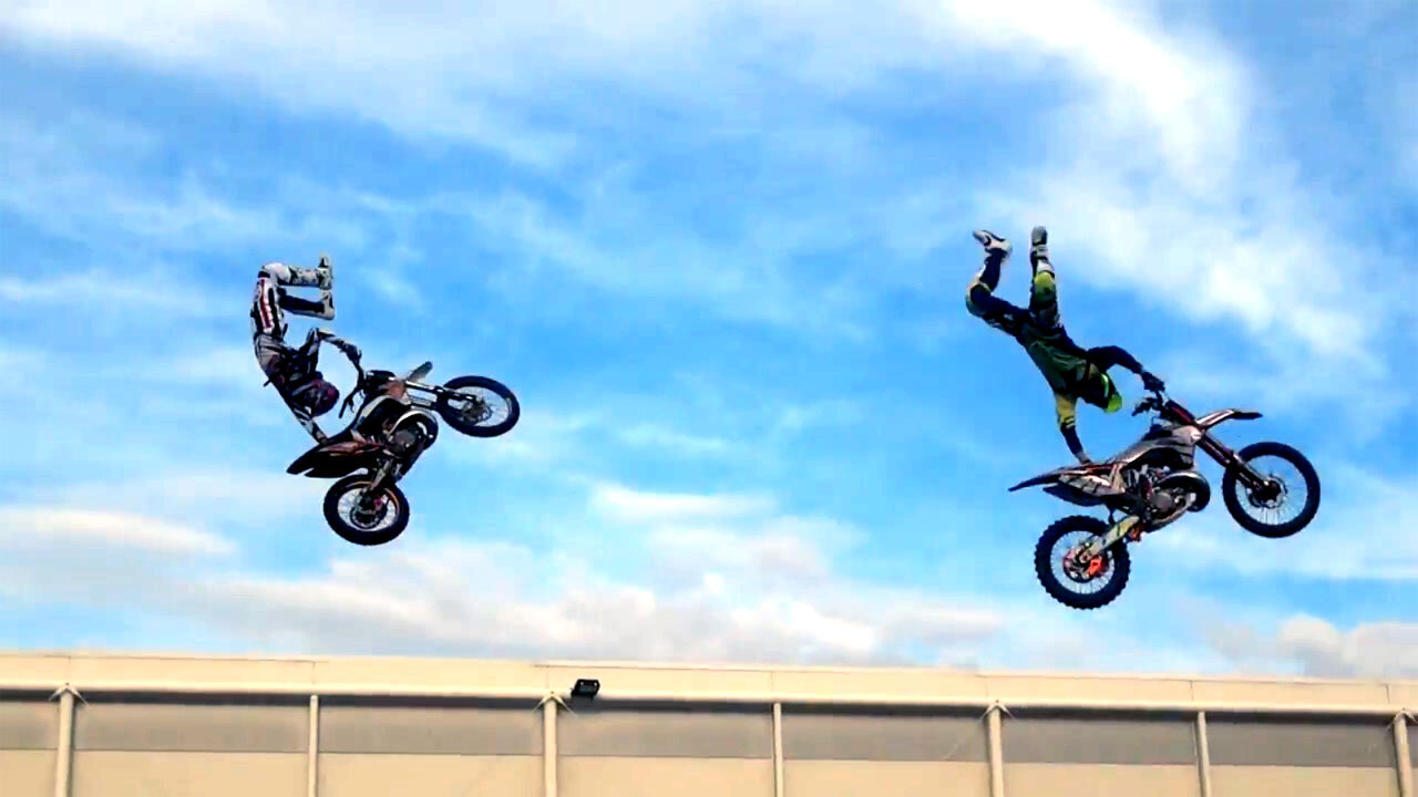 Motocross Stunt Jumps - Crazy Motorcycle Show