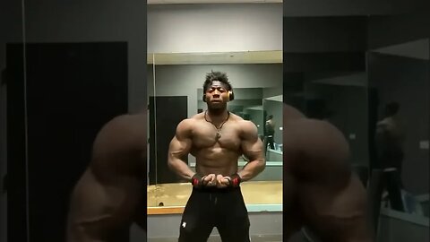 KYRON HOLDEN TOP 3 DO OLYMPIA MOSTRANDO SEU MELHOR SHAPE SE PREPARANDO PARA COMPETIR