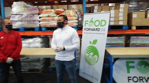 WATCH: Springbok legend Bryan Habana's food relief effort amid Covid-19 pandemic (8YT)