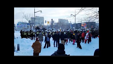 Ottawa Convoy - Police Use Tear Gas on Protestors - Push to The Hill