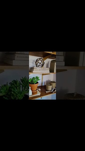 DECORATE BOOKSHELVES WITH ME #shorts #homedecor #howto #homestyling #interiordesign #interiordecor