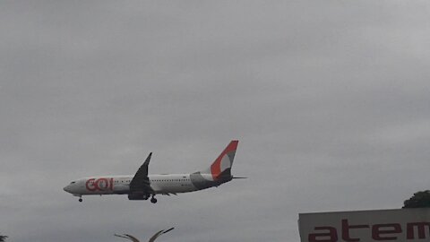 Boeing 737-800 PR-GTF na final antes de pousar em Manaus vindo de Fortaleza