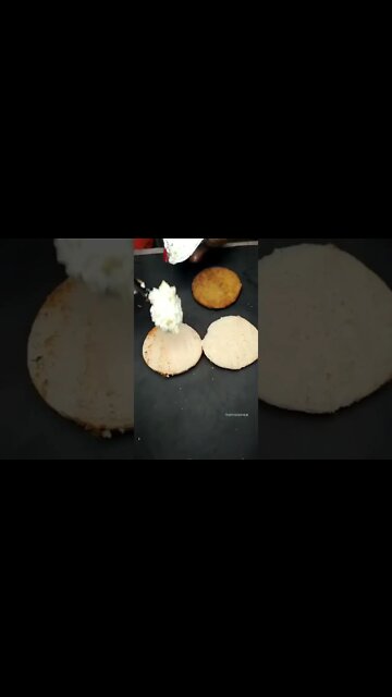 Crispy burger 🍔 street food 🤤#ytshorts #shorts #Food #Streetfood #UpFoodReview