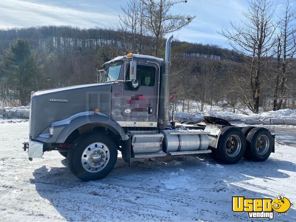 2012 Kenworth T800 Day Cab Semi Truck 500hp Cummins ISX15 for Sale in Pennsylvania