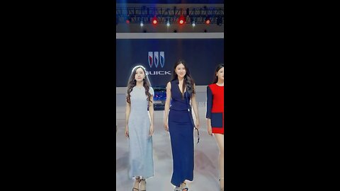 美女车模集体亮相28