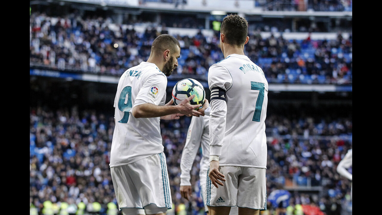 [CR7] Cristiano Ronaldo give motivational supports for his teammate.