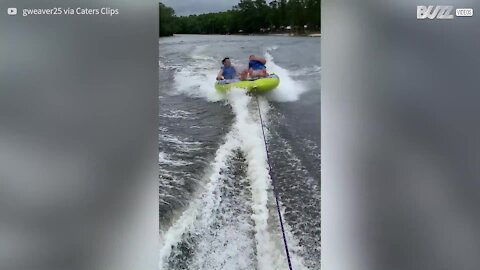 Muita adrenalina: jovem desmaia na boia em alta velocidade