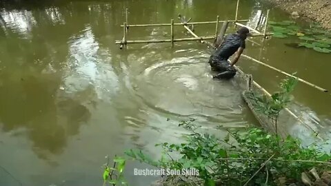 Bushcraft Camping The Shelter Floating On The River Around Mountain Overnight