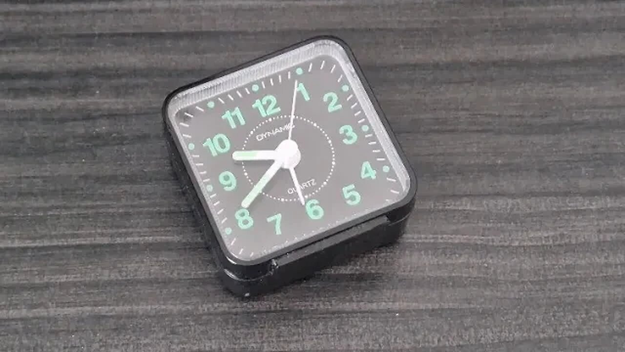 How To Use An Analogue Clock To Set An Alarm