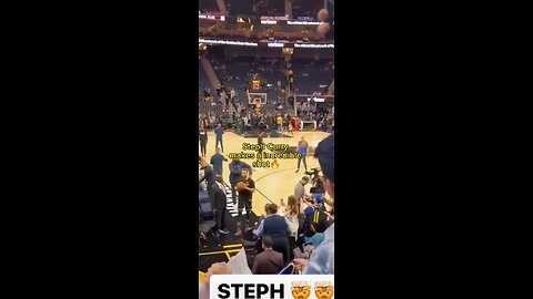 Steph Curry makes a incredible shot