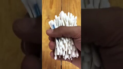 Cotonete de papel ou de plástico?