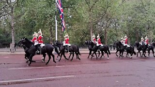 Kings guards on horse back The reds trotting down the mall #buckinghampalace