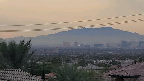 Did you see the smoggy skies over Las Vegas today? Check this out! 12.11.2024 #lasvegas #weather