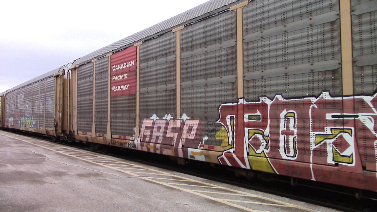 Westbound Canadian National Train CN 5677, CN 5610 & CN 2646 Locomotives In Ontario