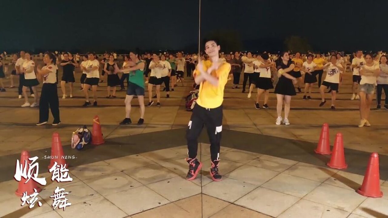 强力甩脂广场舞《冬天里的一把火》，每天坚持练，瘦腰瘦腿瘦手臂【順能炫舞團】