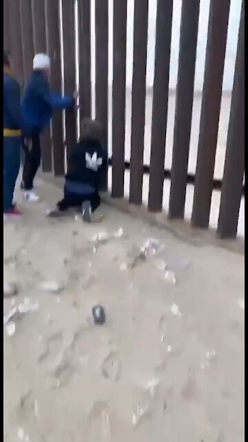 Illegal Aliens Climbing over the US/Mexico Border Walls👀