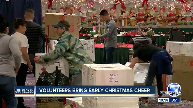 Volunteers bring early Christmas cheer