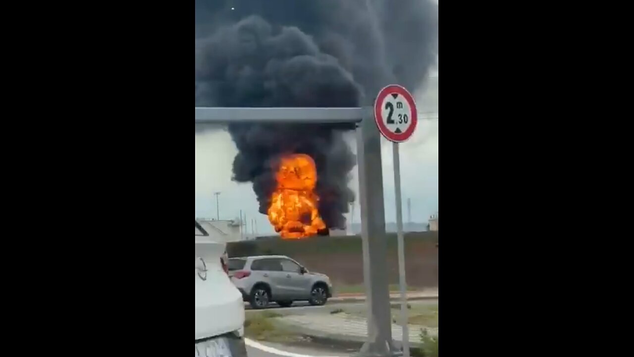 BREAKING - Two killed and several injured in an explosion at an Italian gas refinery in Italy