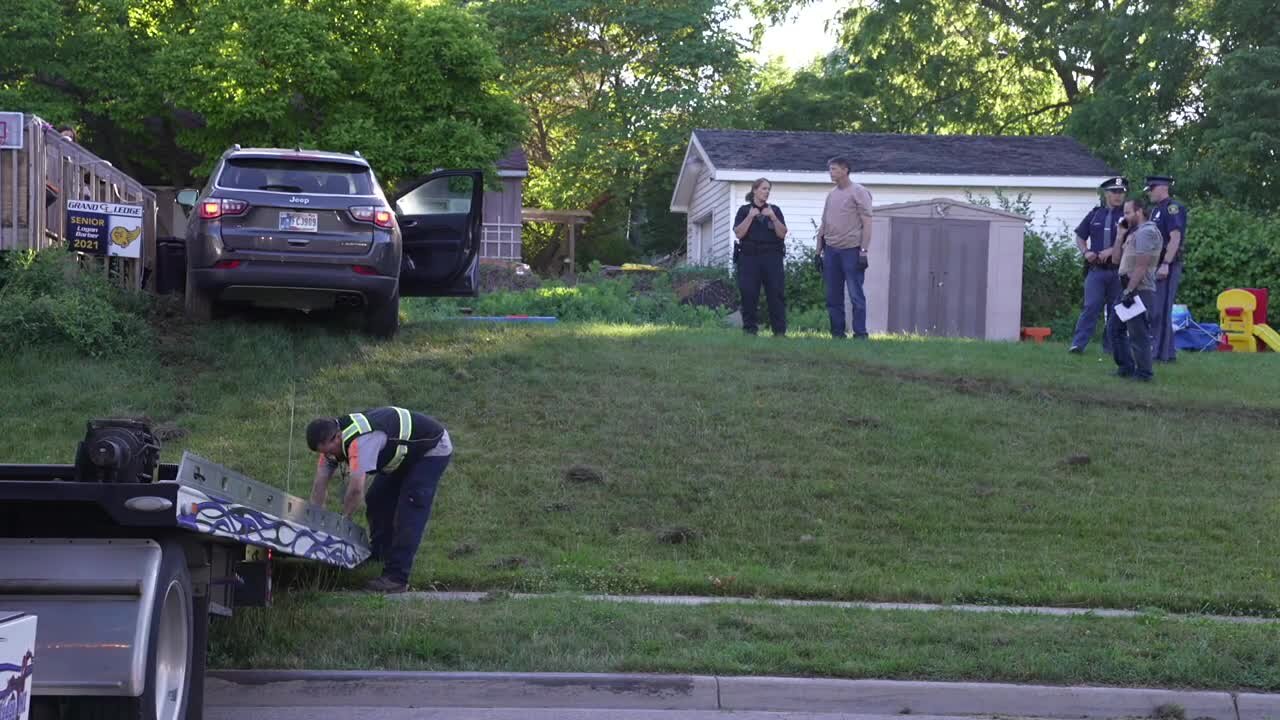 Manhunt in Grand Ledge: 2 suspects in custody
