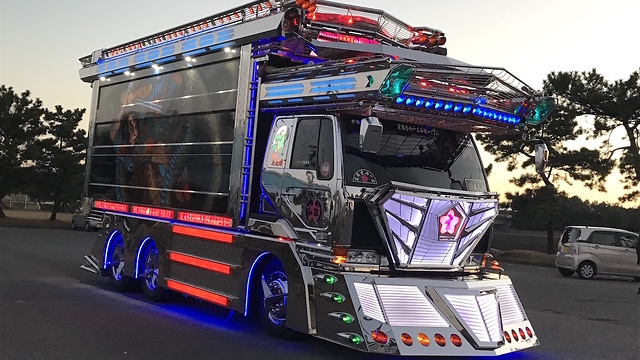 Japan’s Most Insane ‘Dekotora’ Truck | Ridiculous Rides