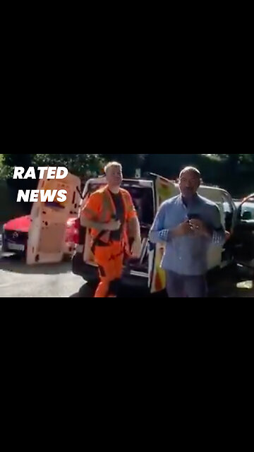 Resident Confronts ULEZ Camera Installers and Security Guard