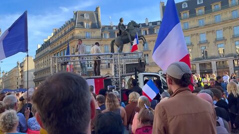 Rendez-vous de la Résistance, Place des Victoires à Paris le 22/10/2022 - Guillaume prend la parole.