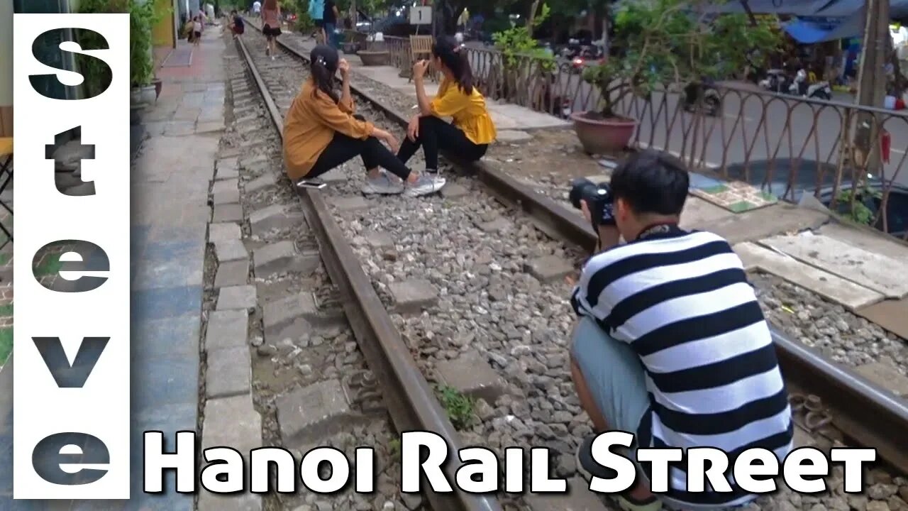 HANOI RAILWAY STREET 🇻🇳 Living On the Train Tracks