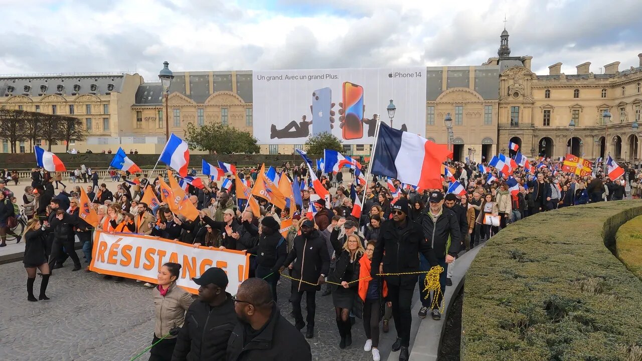 CORTÈGE NATIONAL POUR LA PAIX ET LA LIBERTÉ - Réintégration des suspendus - 19/11/2022 - Video 2