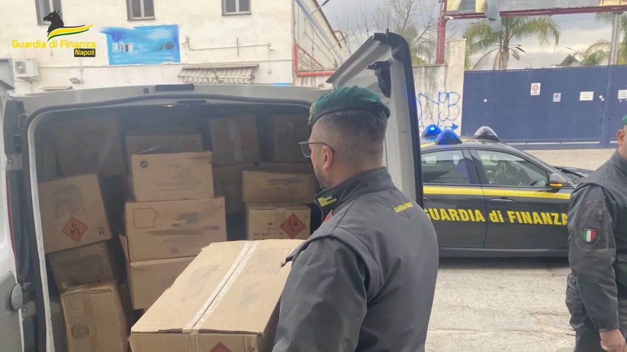 Napoli, sequestrate 10 tonnellate di botti illegali.