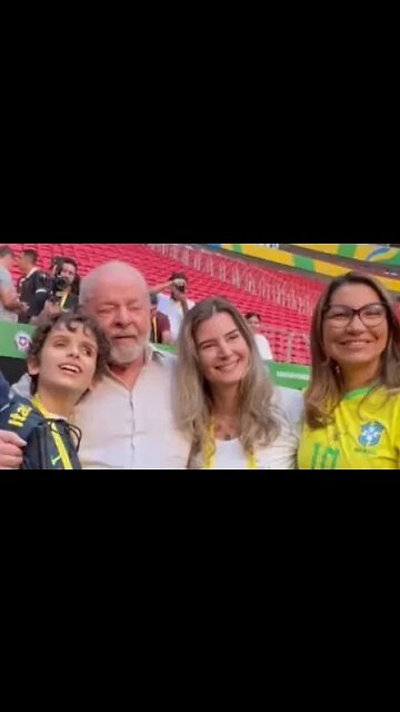 AGORA: LULA EMOCIONA GAROTO DE 12 ANOS COM DEFICIÊNCIA VISUAL