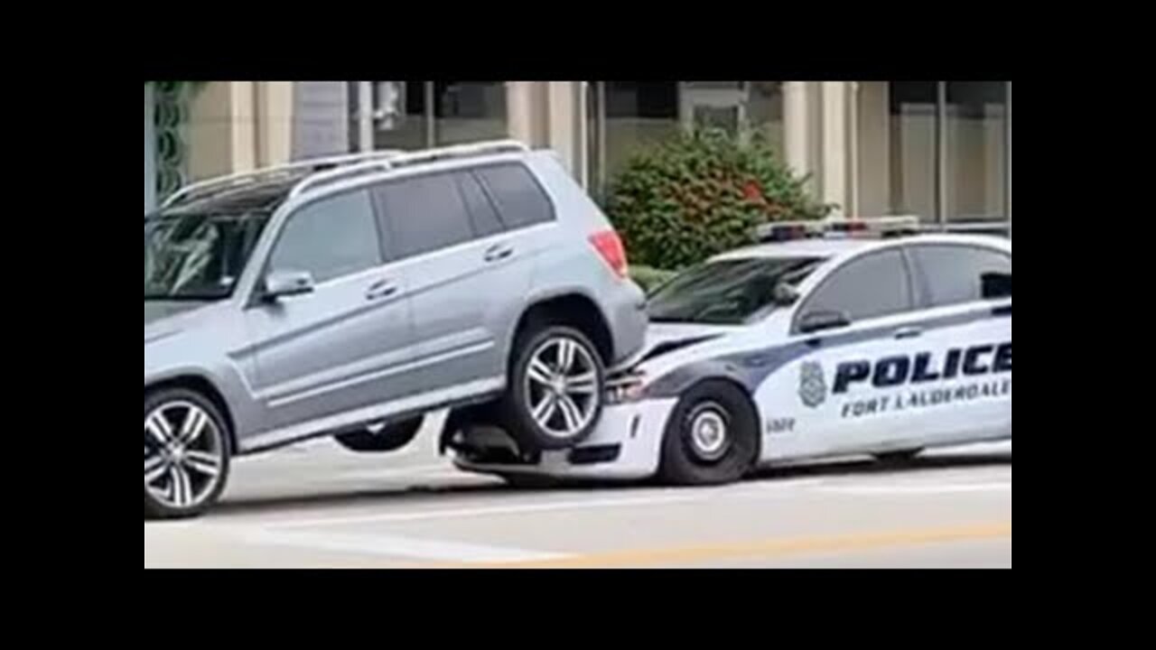 Americans Being Idiots: Fails Around The World 2022