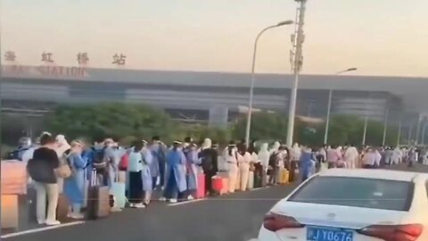 Shanghai | People Trying to Escape