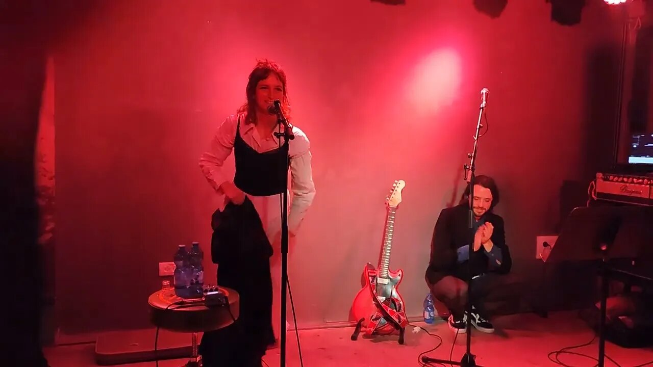 פינק וויצ׳ - מושלם + האור נוגע