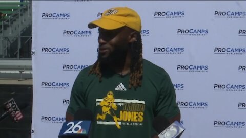 Aaron Jones hosts youth camp in Green Bay