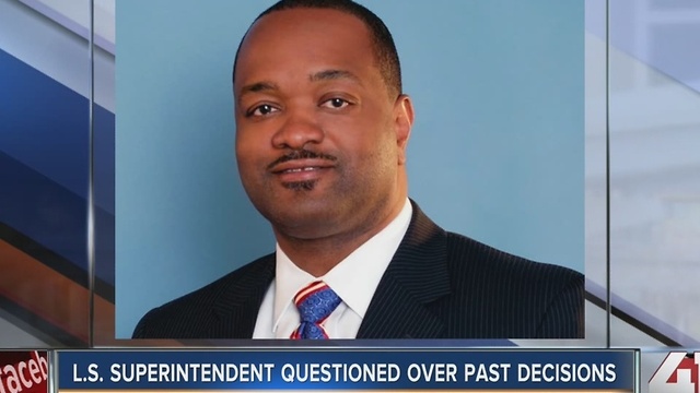 Lee’s Summit schools holding a public meeting on superintendent