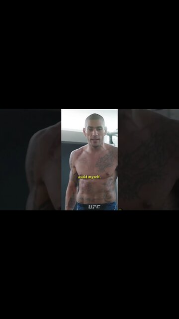 Even MIRRORS are scared of Alex Pereira 👊🪞